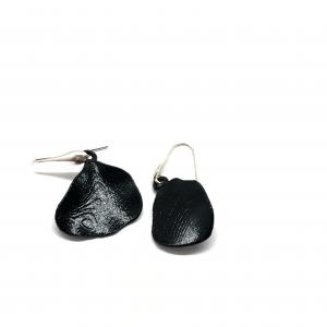 Minimal Petals Earrings from the BASIC collection 