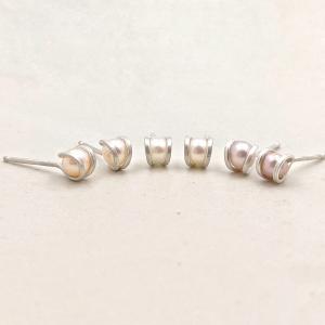 Tone Stud Earrings with Pearls