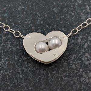 Bond Necklace with Pearls - Brushed Heart